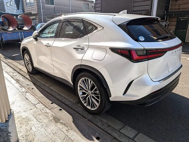 大阪　淀川区　板金塗装　レクサスNX　車両保険