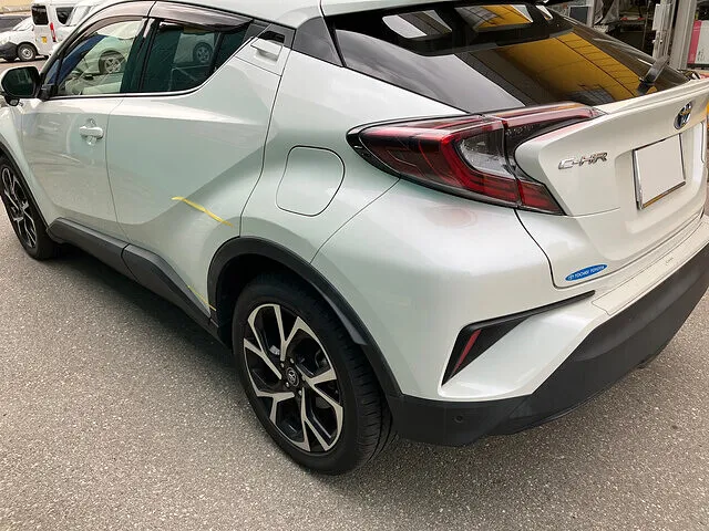 宇都宮市　トヨタ C-HR　左リアドア・左クォーターパネル キズ・へこみ修理など　費用：89,439円（税込）｜鈑金塗装