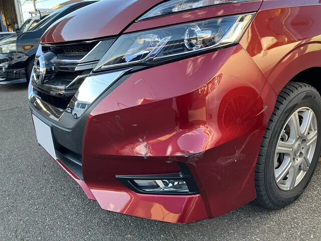 小山市　日産 セレナ　フロントバンパー交換　費用：100,370円（税込）｜鈑金塗装