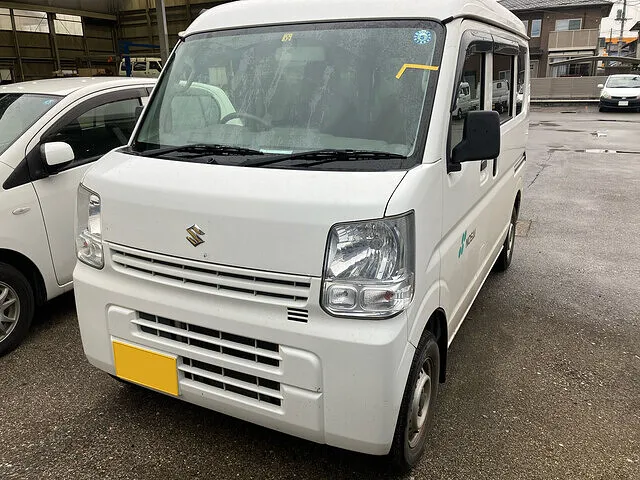 小山市　スズキ エブリイ　フロントガラス交換　ひび割れ　費用：約９万円│鈑金塗装