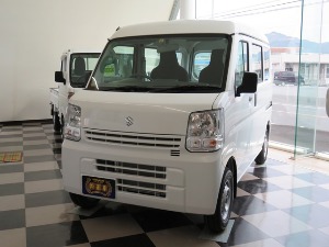 エブリイ