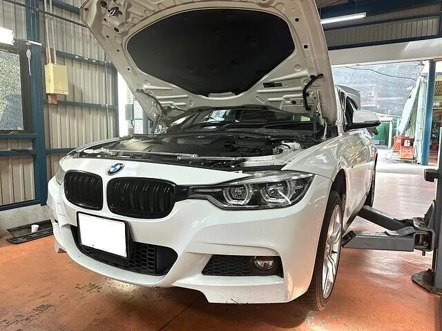 BMW｜320i｜ﾍｯﾄﾞﾗｲﾄ修理｜鹿児島県鹿屋市｜ユーロカーズ