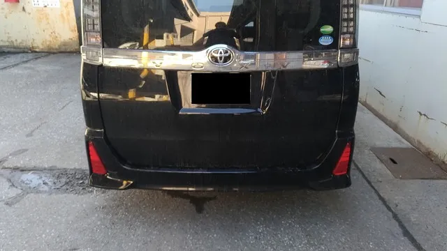 長浜市　板金塗装　トヨタ・ヴォクシー　リヤ事故保険修理　リヤゲート交換　リヤバンパー交換