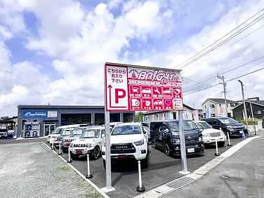 ヒガシマチ自動車　ＢＲＩＧＨＴ　ＧＡＲＡＧＥ外観