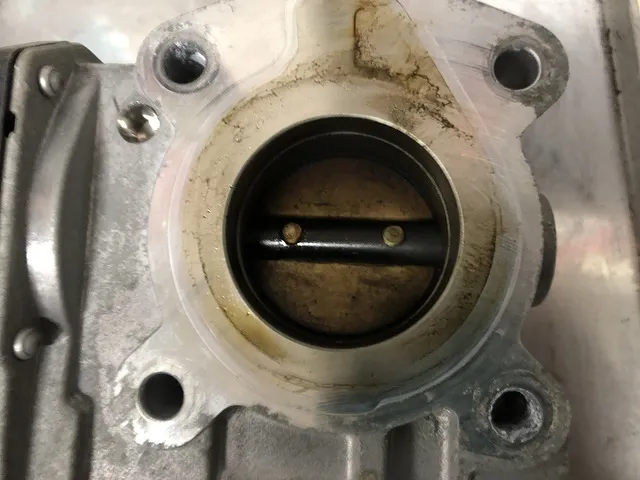 八戸市　車の整備修理　エンジンの振動　アイドリングが不安定の修理事例とおよその値段