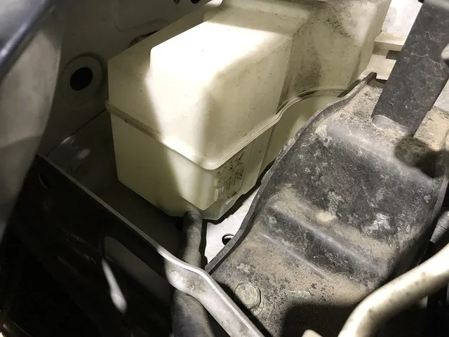 八戸市　車の整備修理　エクストレイル　エンジンの冷却水の漏れ