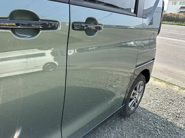 八戸市 板金塗装 デリカミニ 左スライドドアの傷