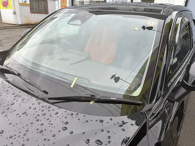 八戸市　フロントガラスのひび　ヴェゼル