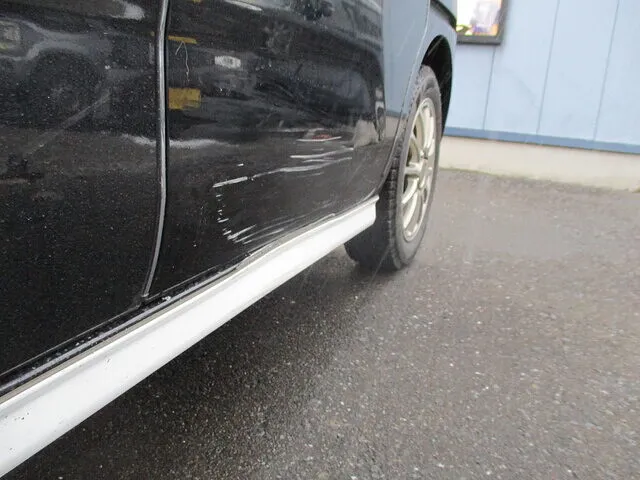 八戸市　板金塗装　ワゴンRスマイル　左リアドアの下側の傷