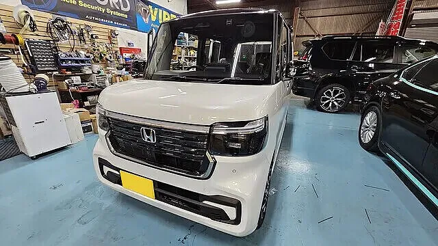 新型 ホンダ N-BOX　アルパインデジタルミラー取付　リアカメラを外に取付｜福岡県田川郡　パーツ取付