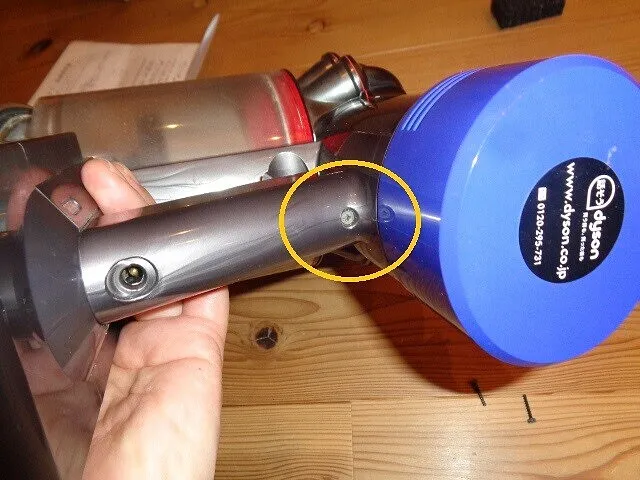 Dyson V8　fluffy+ 【バッテリーヘタリ交換必要】部品取りに最適！ ダイソンV8 互換性バッテリーを試してみた 交換作業も