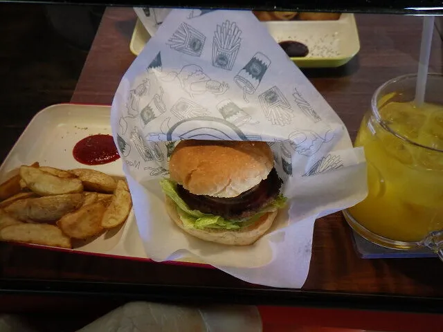 ２０２３年４月8日　　　　　　佐賀市きみどりバーガーに行きました