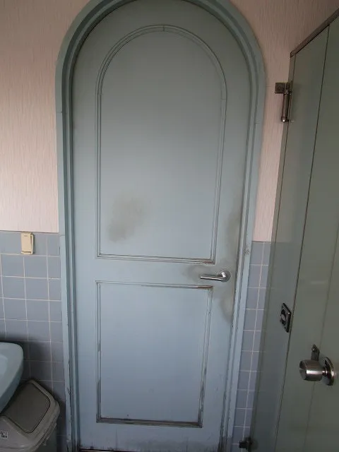 ★トイレのドア塗装　佐賀県・小城市・協和自動車