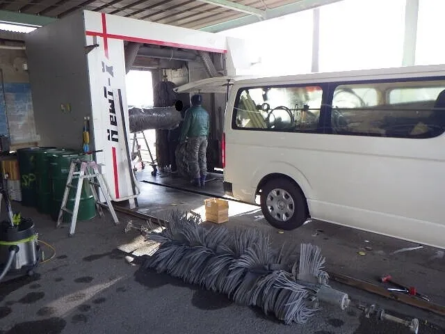 ２０２３年12月23日　　　　　　　　洗車機のブラシを交換中