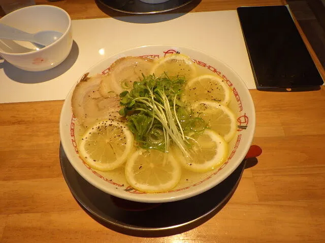 ２０２５年４月27日　　　　佐賀県鹿島市のレモン塩ラーメンが凄い