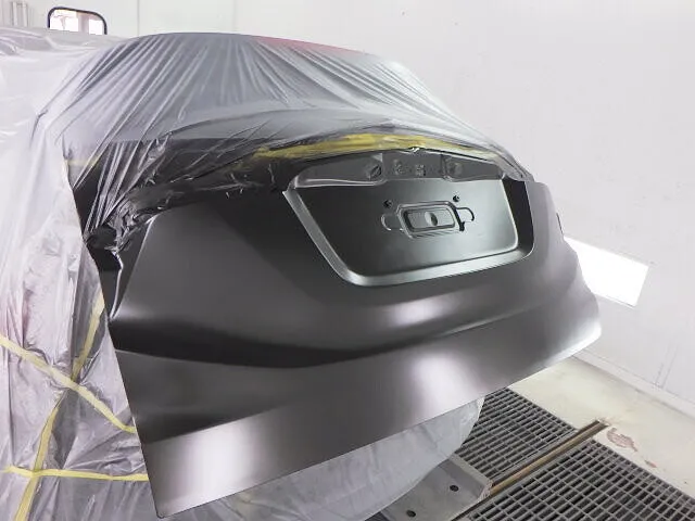 ２０２５年11月5日　　　　　　　　バックドア塗装中です