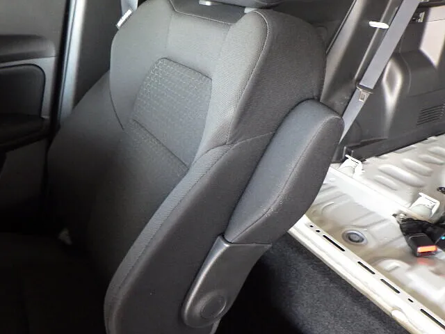 ２０２５年12月3日　　　　　　　コンパクトカーにもひじ掛けを