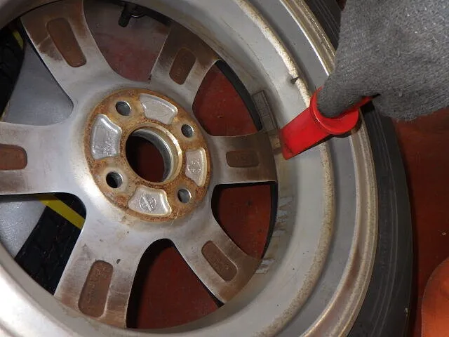 ２０２５年12月10日　　　　　　　本気のタイヤ交換は時間が必要