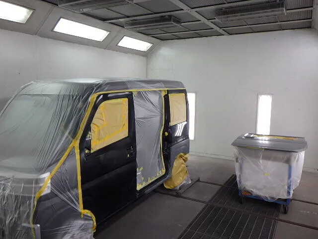 ２０２６年１月8日　　　　　　アトレー側面の塗装作業中