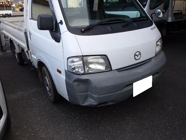 マツダボンゴ　荷台の穴を塞いでみた