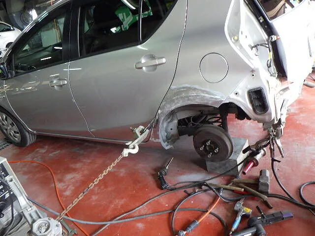 ２０２６年２月26日　　　　　　　　アクア板金塗装中