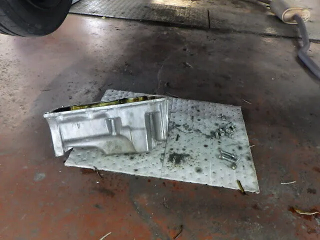 ２０２６年３月3日　　　　　　　　アルミオイルパンはデリケート