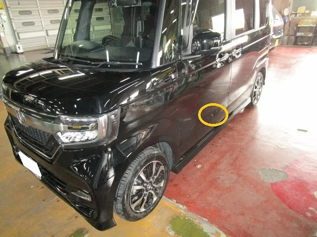 ★N-BOXドアのへこみ修理　黒光りに復活！佐賀県・小城市・協和自動車