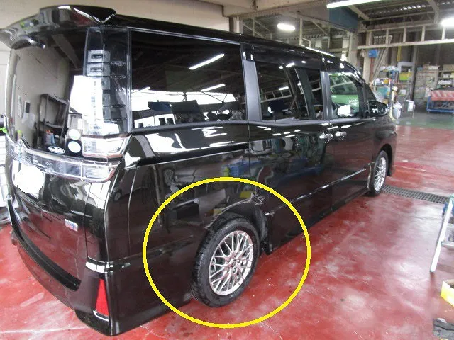 ＃ほぼ新車！ヴォクシー側面修理　修理箇所を見抜けない様に仕上げます　佐賀県・小城市・協和自動車