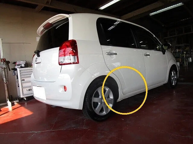＃トヨタポルテ　側面の修理塗装ですよ