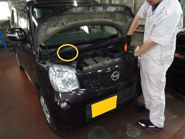 日産モコ　室内でエアコンガス漏れ・・インパネバラバラ