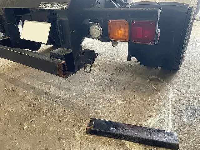 大分県　リアバンパー修理　いすゞ フォワード　トラック│鈑金塗装