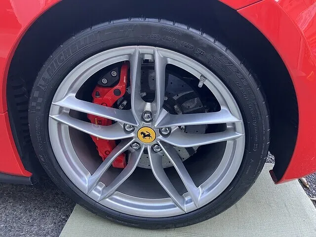 フェラーリ488 タイヤ交換 名古屋市名東区
