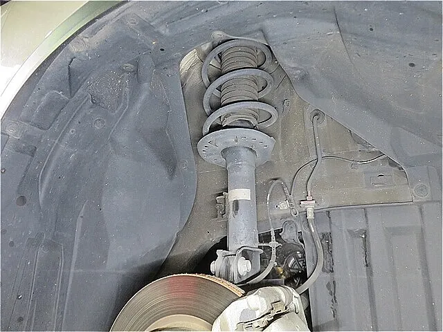 呉市　ショックアブソーバー交換　スズキ　エスクード　YEA1S