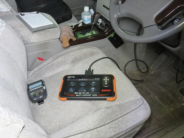 呉市　エアバッグ警告灯点滅の修理　トヨタ クラウンマジェスタ