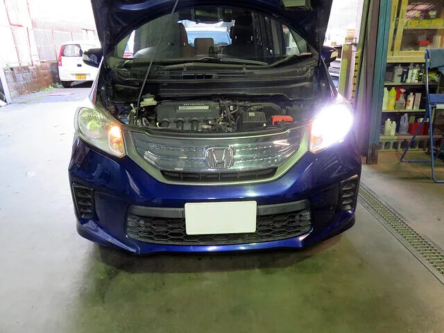 呉市　ヘッドライト・バラスト交換　ホンダ フリード  GP3