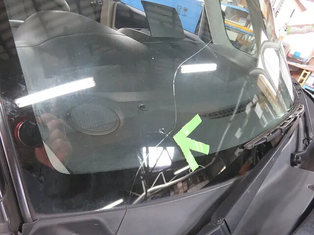 呉市　スズキ　パレット　フロントガラス（社外新品）交換