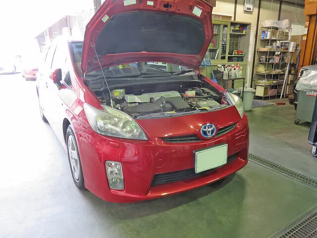 呉市　エンジン不調　ＥＧＲ分解整備　トヨタ プリウス ZVW30