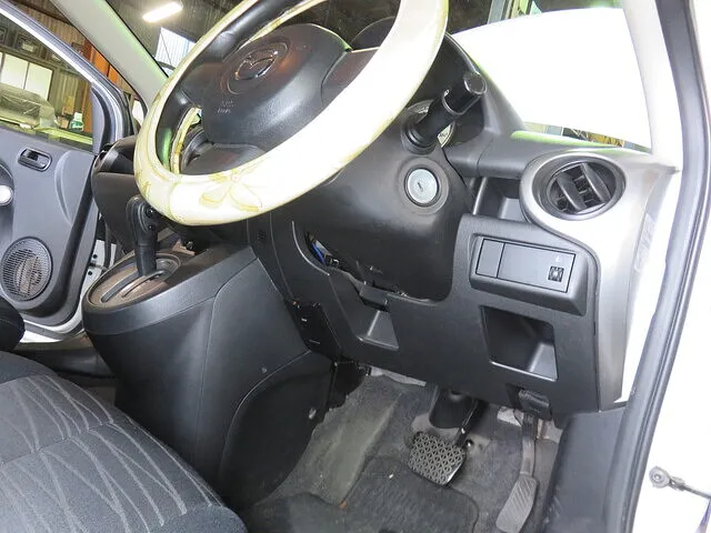 呉市　ハンドル違和感　ステアリングシャフト交換　マツダ　デミオ 