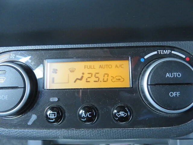 呉市　室内の温度調整エアミックスモーター交換　スズキ スイフト