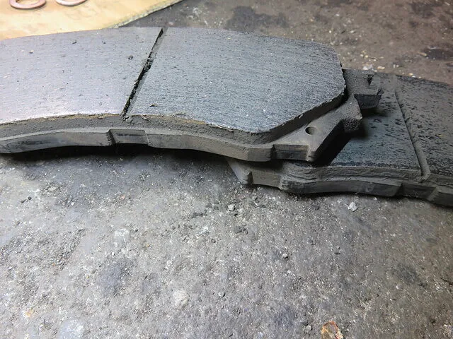 呉市　ブレーキ（キャリパー）分解整備　マツダ　アテンザ