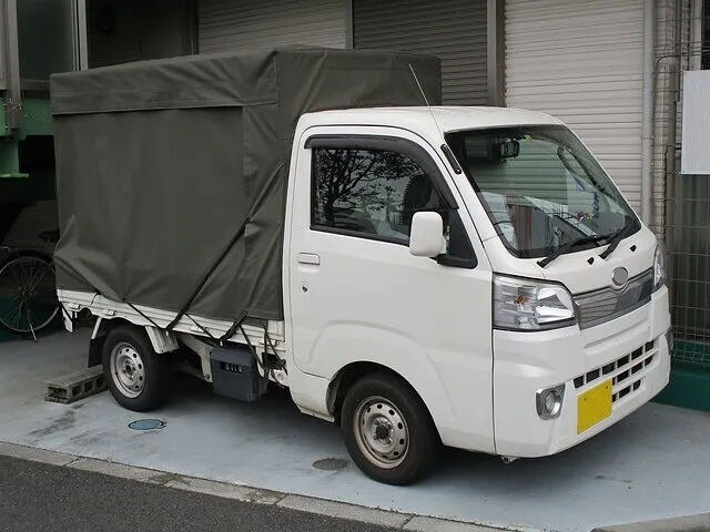 お急ぎの業者様も大歓迎！トラックやバン、貨物車などの車検が半日で完了│品川区　車検・整備