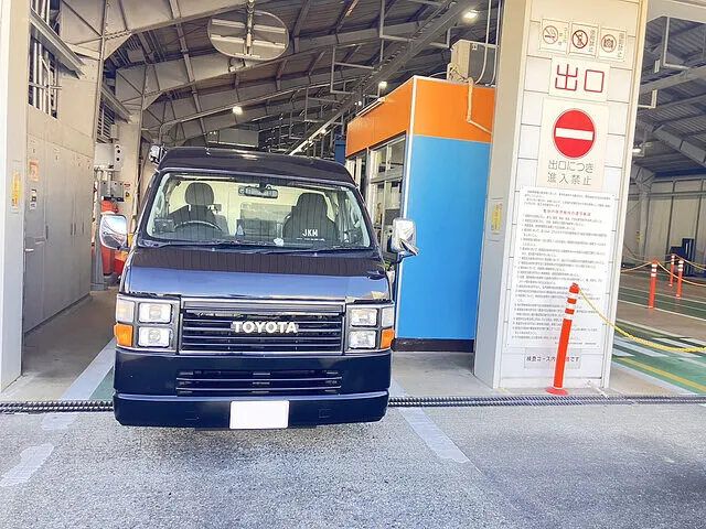 トヨタ ハイエース　加工車（キッチンカー）　車検　テールレンズ交換　引取納車無料｜中央区　車検