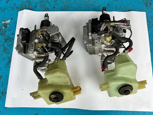 沖縄アクア修理！ブレーキ警告灯点灯