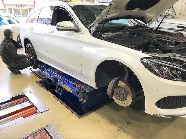 ブレーキパッド持ち込み交換 メルセデス C250 低ダスト 三鷹 ワイズガレージ