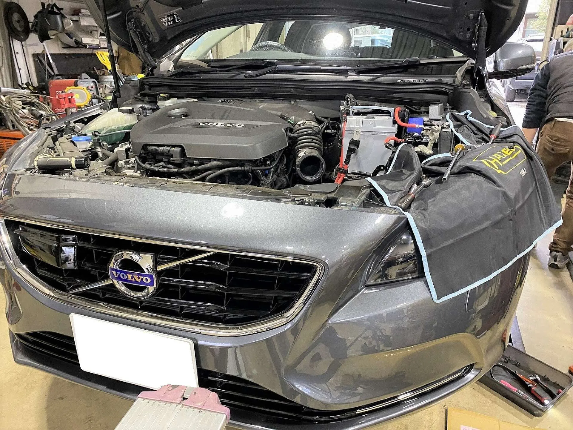 ボルボV40 バッテリーメインとサブ交換 アイドリングストップ車