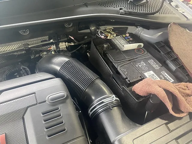 バッテリー持ち込み交換 ゴルフGTI 三鷹ワイズガレージ バッテリー持ち込み交換 ゴルフGTI 三鷹ワイズガレージ