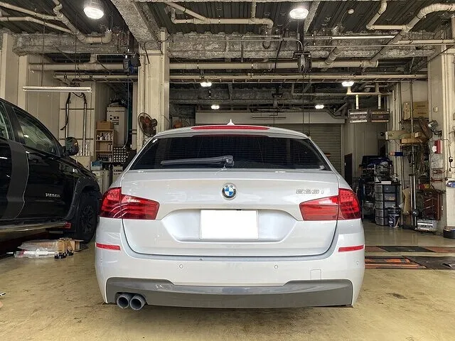 リアエアサス交整備 F11 DBA-XL20 BMW 523i