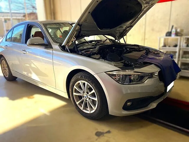 320i　F31　エンジンオイル＆オイルフィルター交換整備