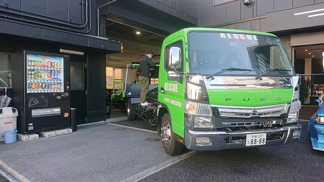トリプルエス　京都　外車、輸入車修理　キャンター　常時リアカメラ取付