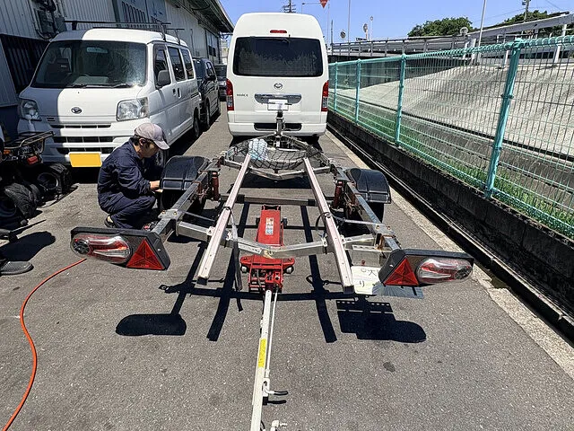 大東市 タイヤ交換 ジェットスキー用トレーラー｜整備